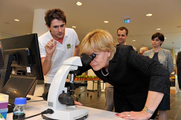 Lange Nacht der Forschung Barbara Schwarz peeping through microscope 2014