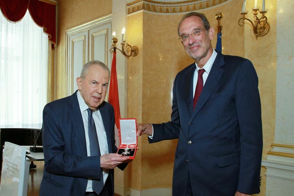IST Austria Founding Father Haim Harari Receives Badge of Honor 