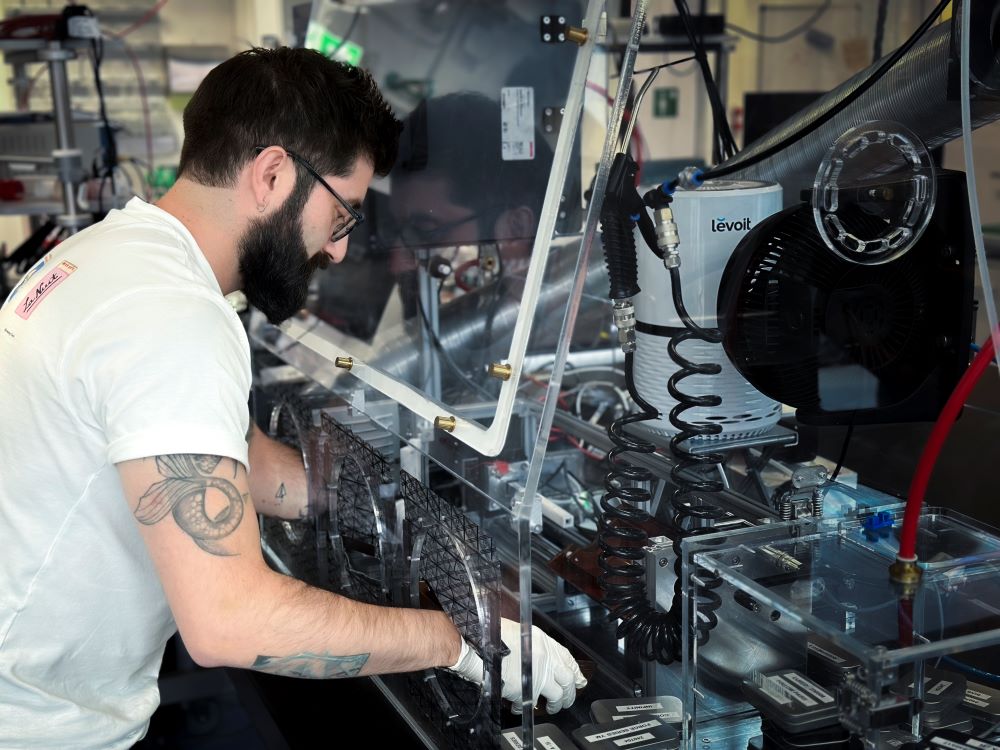 First author Juan Carlos Sobarzo measures how identical samples exchange charge.