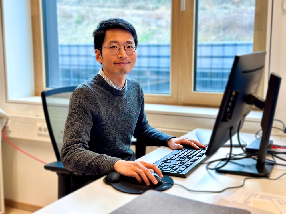 Jiawei Bao. Der Klimawissenschaftler und Postdoktorand in der Gruppe von Caroline Muller am Institute of Science and Technology Austria (ISTA) nutzt Physik und Mathematik, um grundlegende Fragen der Klimawissenschaft zu untersuchen.