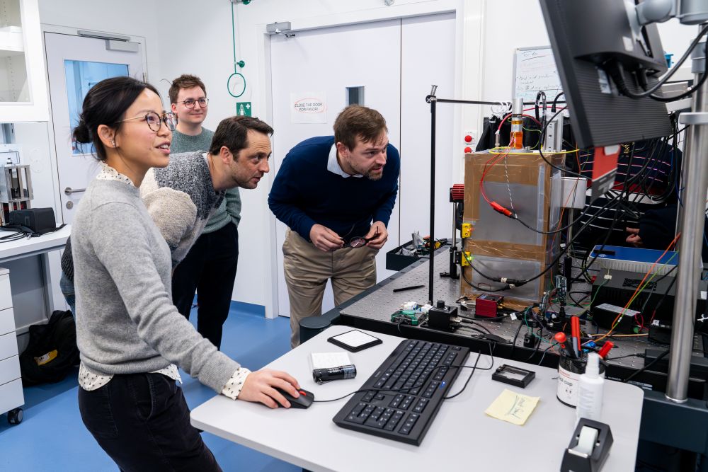 ISTA physicists have developed a method to acoustically levitate objects while keeping them physically separated using charge.