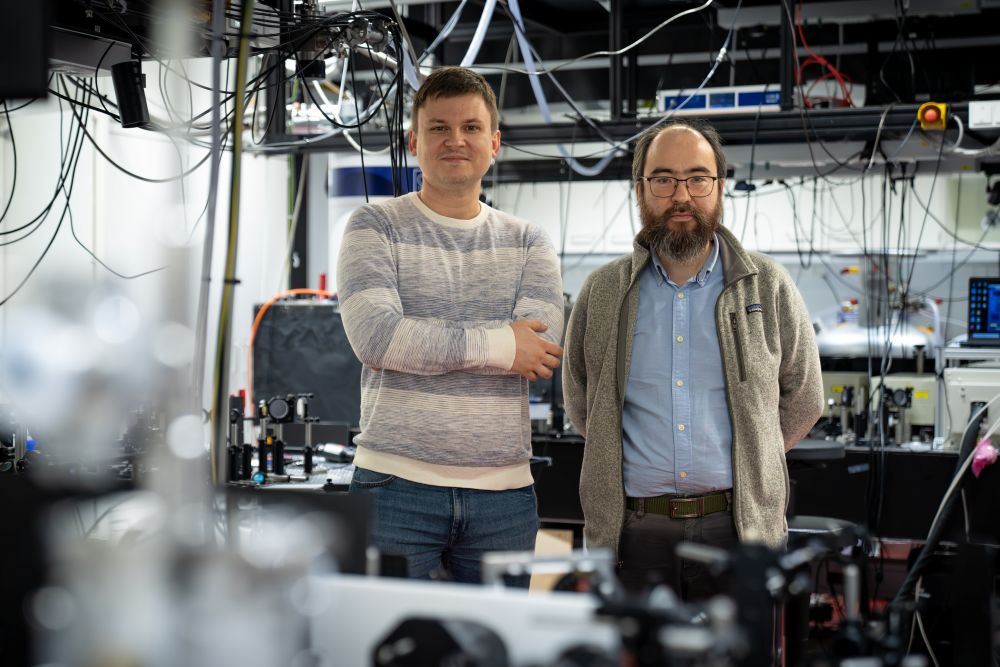 ISTA postdoc Dmytro Rak and assistant professor Zhanybek Alpichshev in the lab.