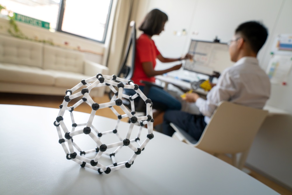 Toy model of a spherical C60 buckminsterfullerene molecule—a nano ‘soccer ball’.